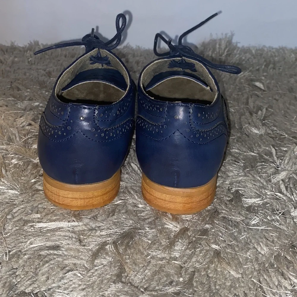 Women’s size 9 navy blue dress shoe - Picture 4 of 12